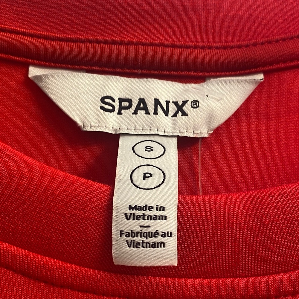 SPANX AirEssentials®
Relaxed Tee - Picture 7 of 8